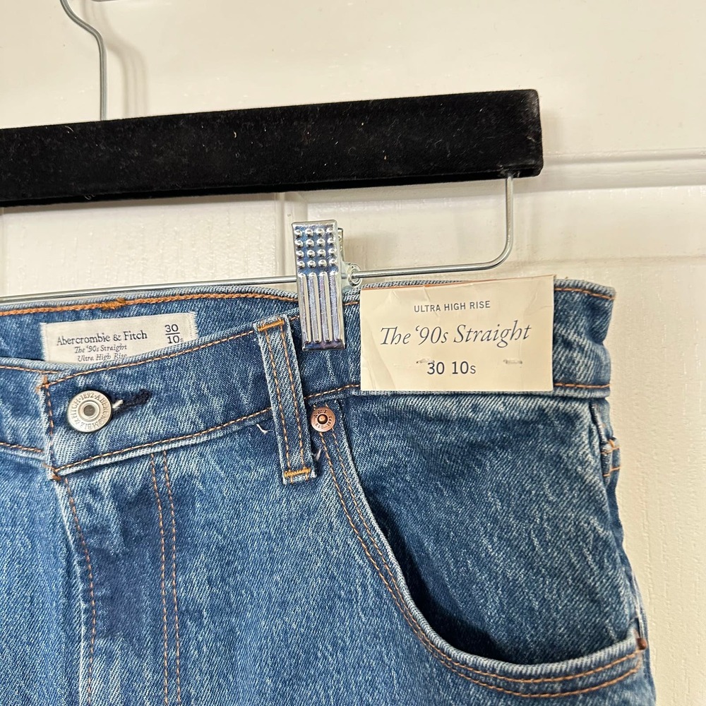 Abercrombie 90s Straight Ultra High Rise Medium Blue Denim Jeans Size 30/10S NWT - Picture 3 of 5